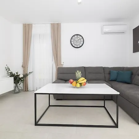 Veranda Apartment *
